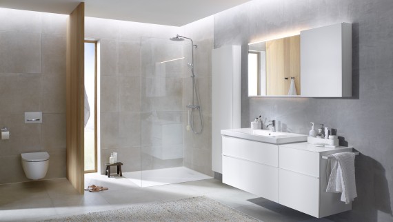Family bathroom with large tiles and bathroom furniture plus bathroom ceramics from Geberit iCon Family bathroom with large tiles and bathroom furniture plus bathroom ceramics from Geberit iCon