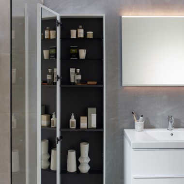 Geberit iCon tall cabinet with internal mirror and lots of storage space (© Geberit) Geberit iCon tall cabinet with internal mirror and lots of storage space (© Geberit)