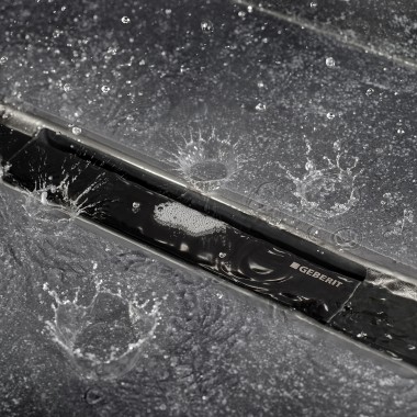 Geberit CleanLine80 shower channel in black chrome (© Geberit) Geberit CleanLine80 shower channel in black chrome (© Geberit)