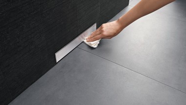 Geberit wall drain for floor-even showers (© Geberit)