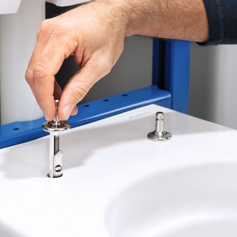 Attaching the toggle plugs to the WC Attaching the toggle plugs to the WC