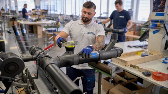 Parafabrikimi i një sistemi drenazhi të izoluar nga ana akustime me Geberit Silent-db20