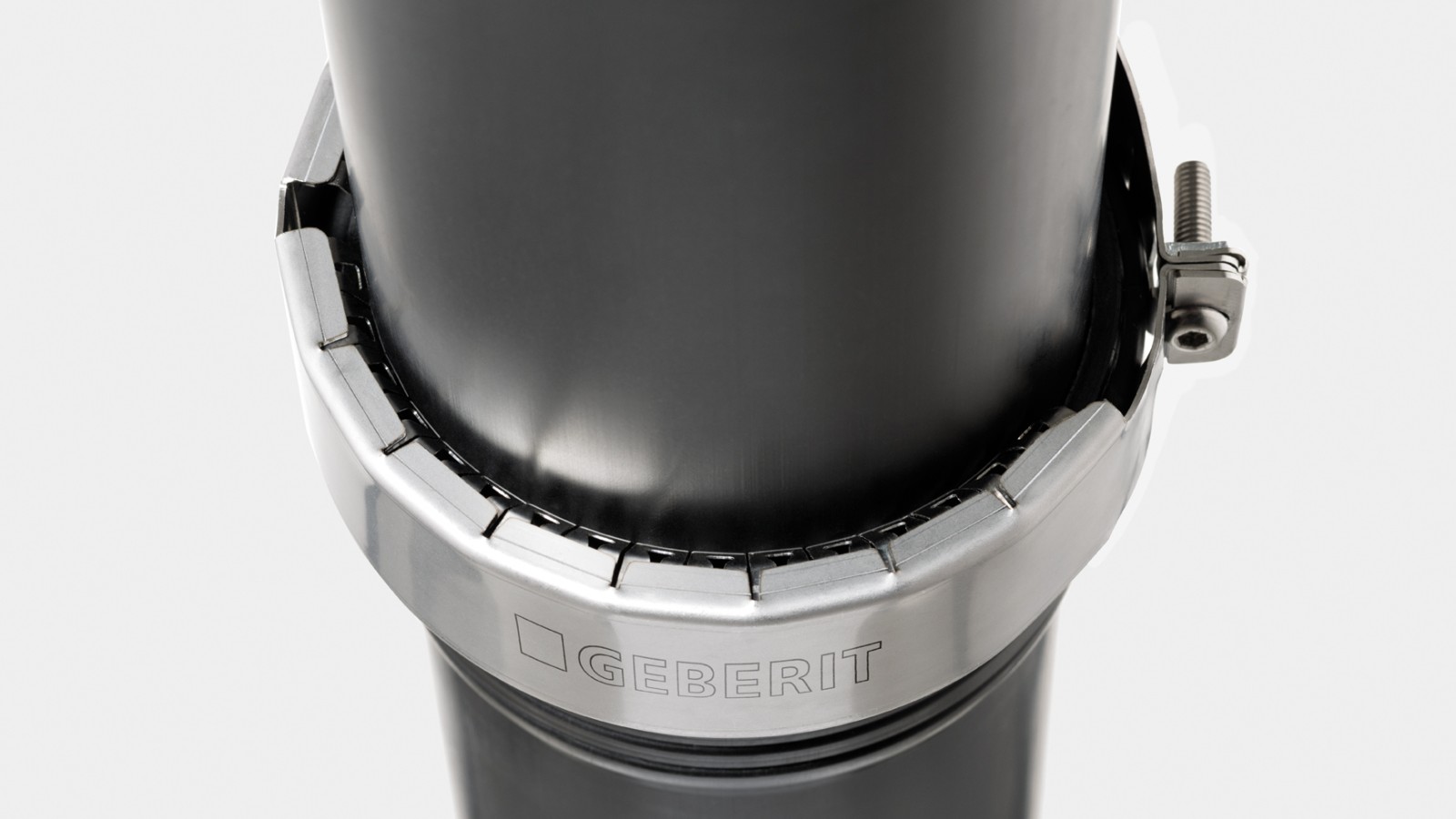 The Geberit retaining claw makes Silent-PP fit for roof drainage