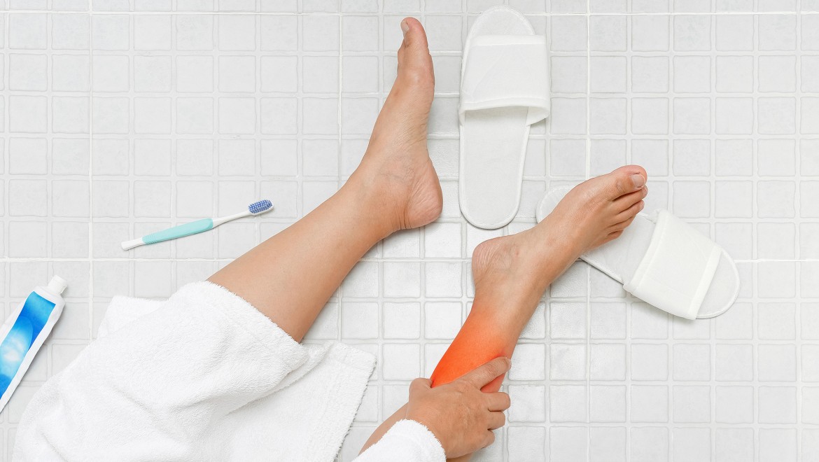 The risk of slipping in your bathroom – selecting the right materials is decisive The risk of slipping in your bathroom – selecting the right materials is decisive