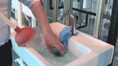 Water in the washbasin no longer drains Water in the washbasin no longer drains