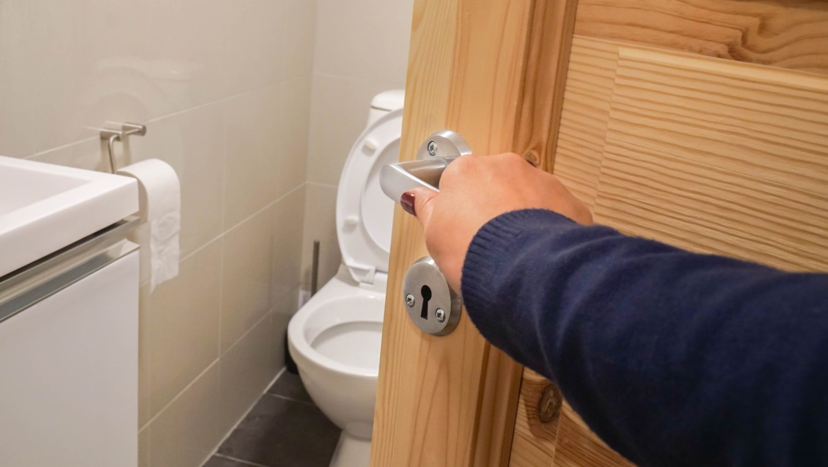 Bathroom door that opens inwards Bathroom door that opens inwards