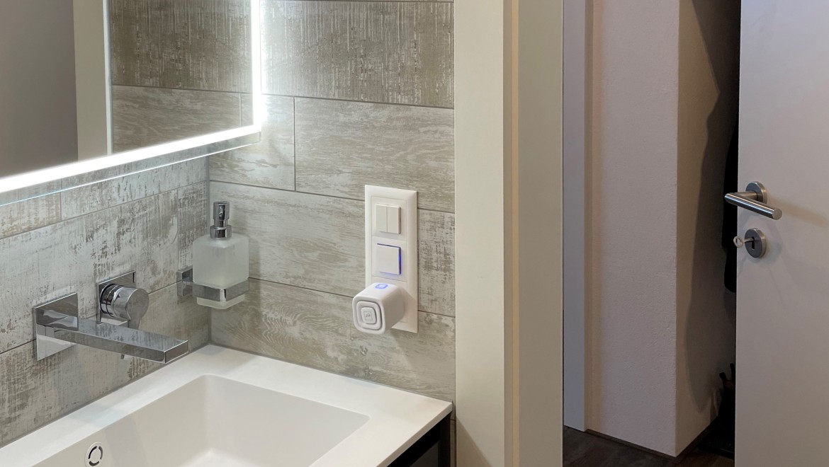 A door that opens outwards saves space in the bathroom A door that opens outwards saves space in the bathroom