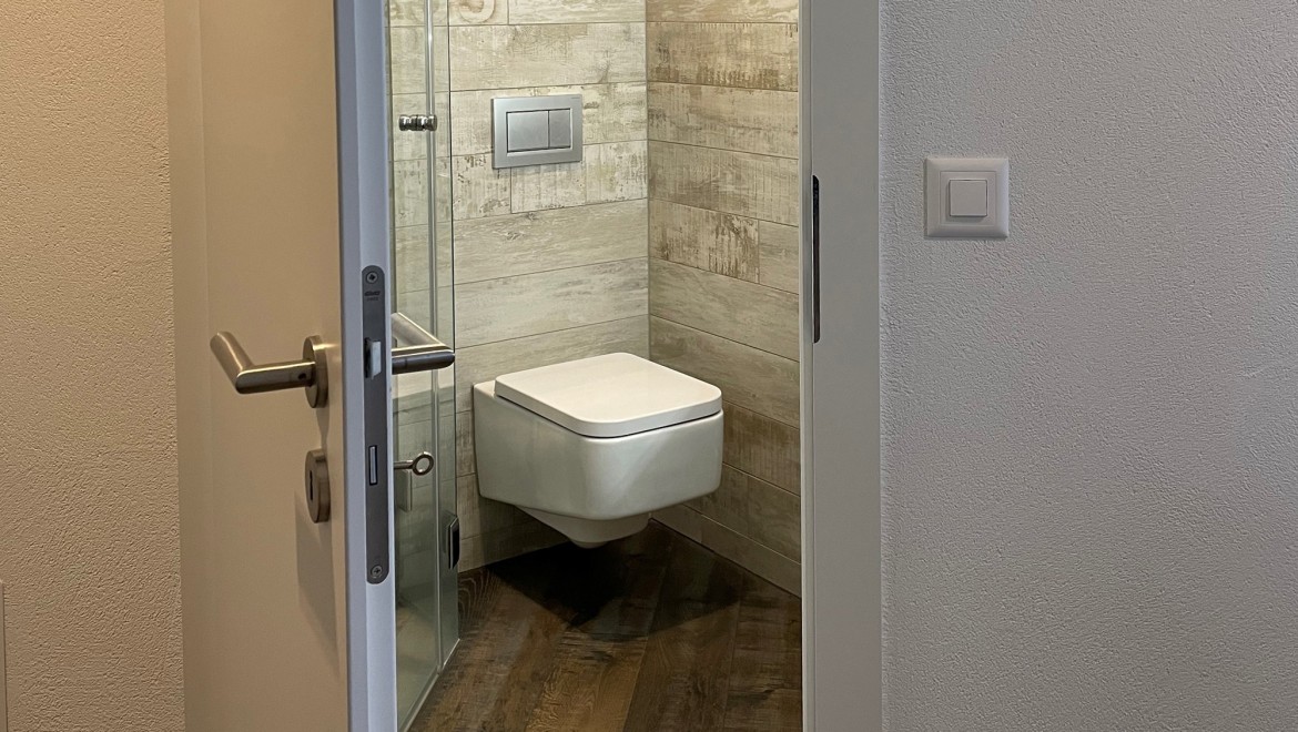 Bathroom door that opens outwards Bathroom door that opens outwards