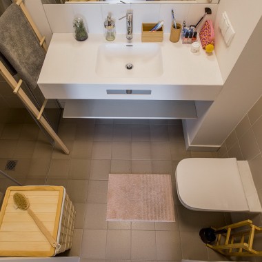 Small, smaller, sufficient: one of the bathrooms in LivinnX (© Jaroslaw Kakal/Geberit) Small, smaller, sufficient: one of the bathrooms in LivinnX (© Jaroslaw Kakal/Geberit)