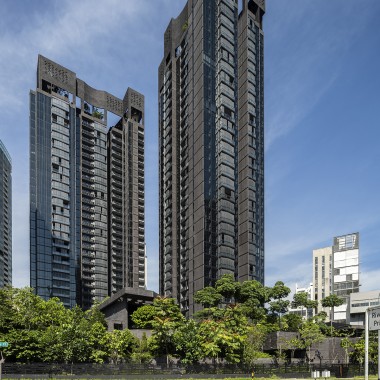 The high-rise buildings on the Martin Modern site combine the two valuable resources in the densely populated metropolis of Singapore: space and nature (© Darren Soh) The high-rise buildings on the Martin Modern site combine the two valuable resources in the densely populated metropolis of Singapore: space and nature (© Darren Soh)