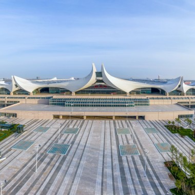 Two large and eight small waves: the undulating Hongdao station (© ingDESIGN Co., Ltd.) Two large and eight small waves: the undulating Hongdao station (© ingDESIGN Co., Ltd.)