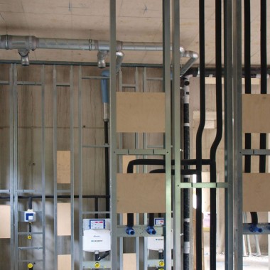 Few downpipes are needed for this - so the installation is relatively slim (© Geberit) Few downpipes are needed for this - so the installation is relatively slim (© Geberit)