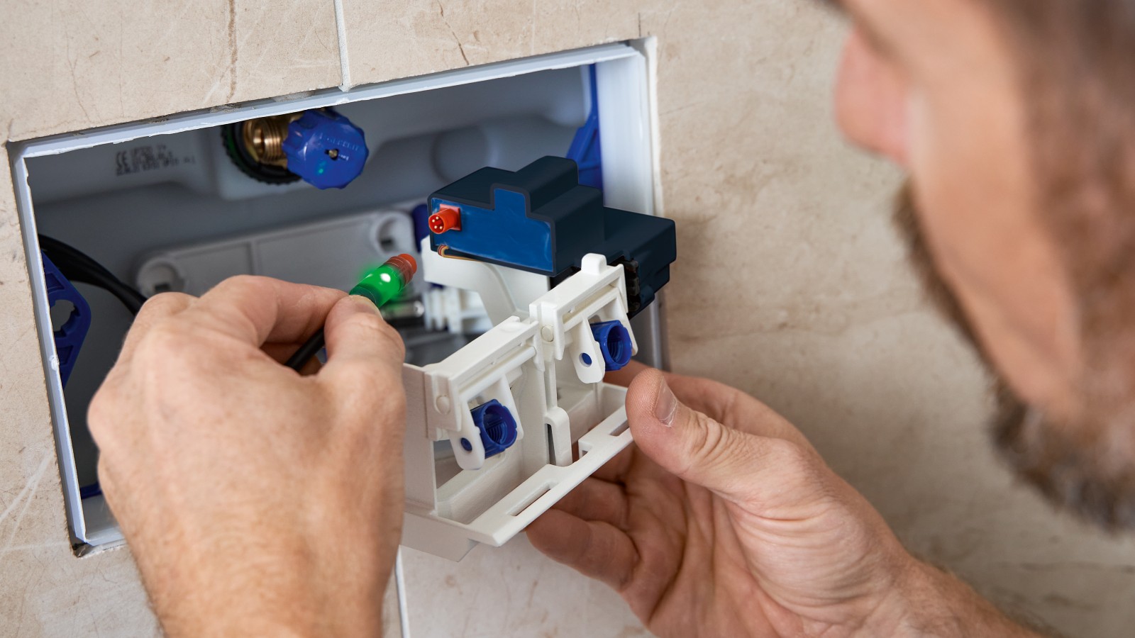 Retrofit of a Geberit HS05 hygiene flush unit (© Geberit) Retrofit of a Geberit HS05 hygiene flush unit (© Geberit)