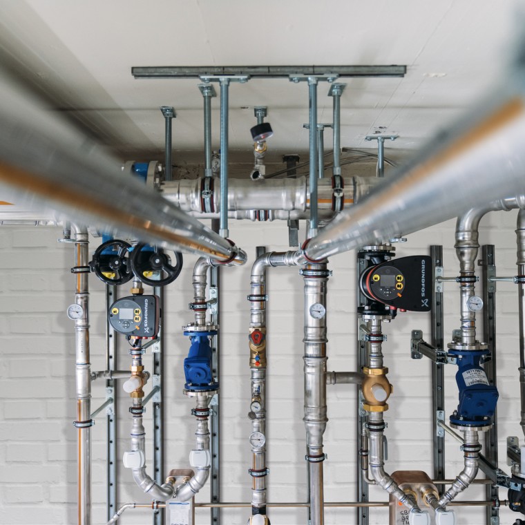 Geberit Mapress Therm ofron mbrojtje të besueshme kundër gërryerjes së jashtme në qarqet e mbyllura të ftohjes ose ngrirjes me formim kondensimi.