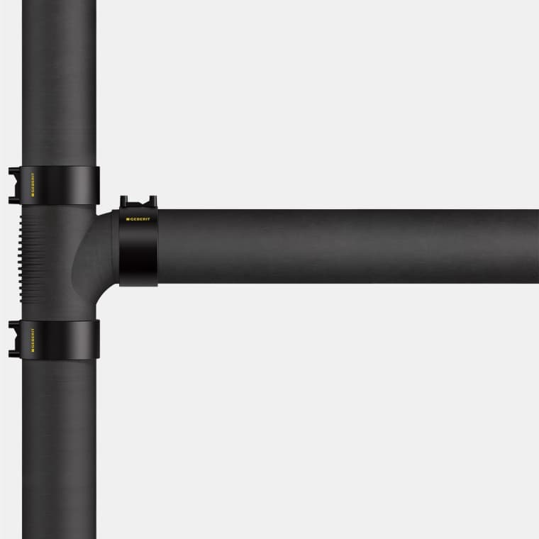 Një tubacion vertikal Geberit Silent-db20 me lidhje dyshemeje Një tubacion vertikal Geberit Silent-db20 me lidhje dyshemeje